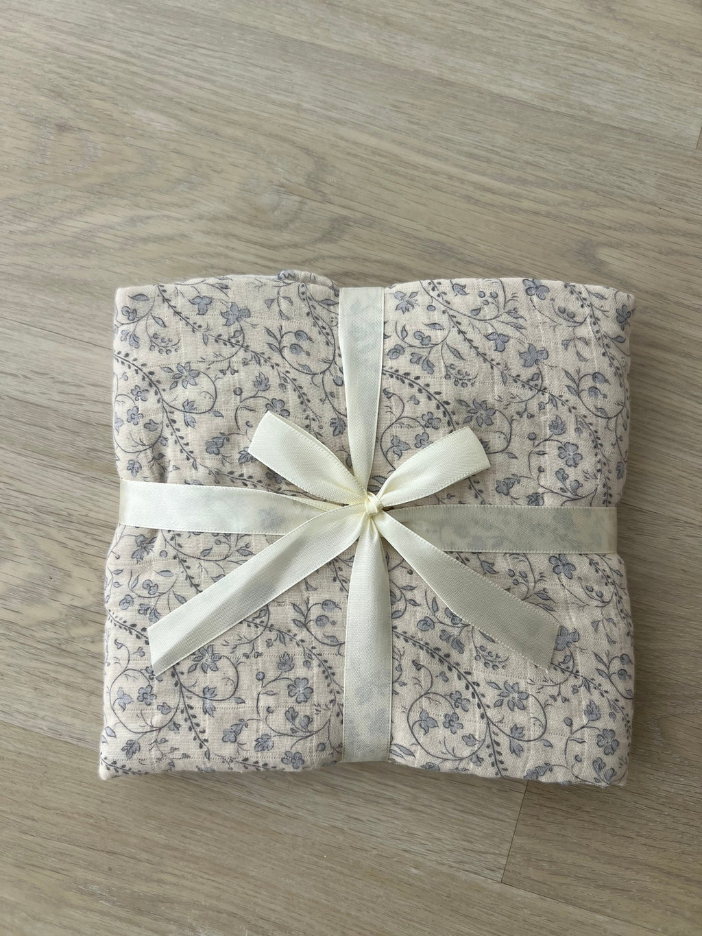 Organic Muslin Blanket in Bluebell Vine